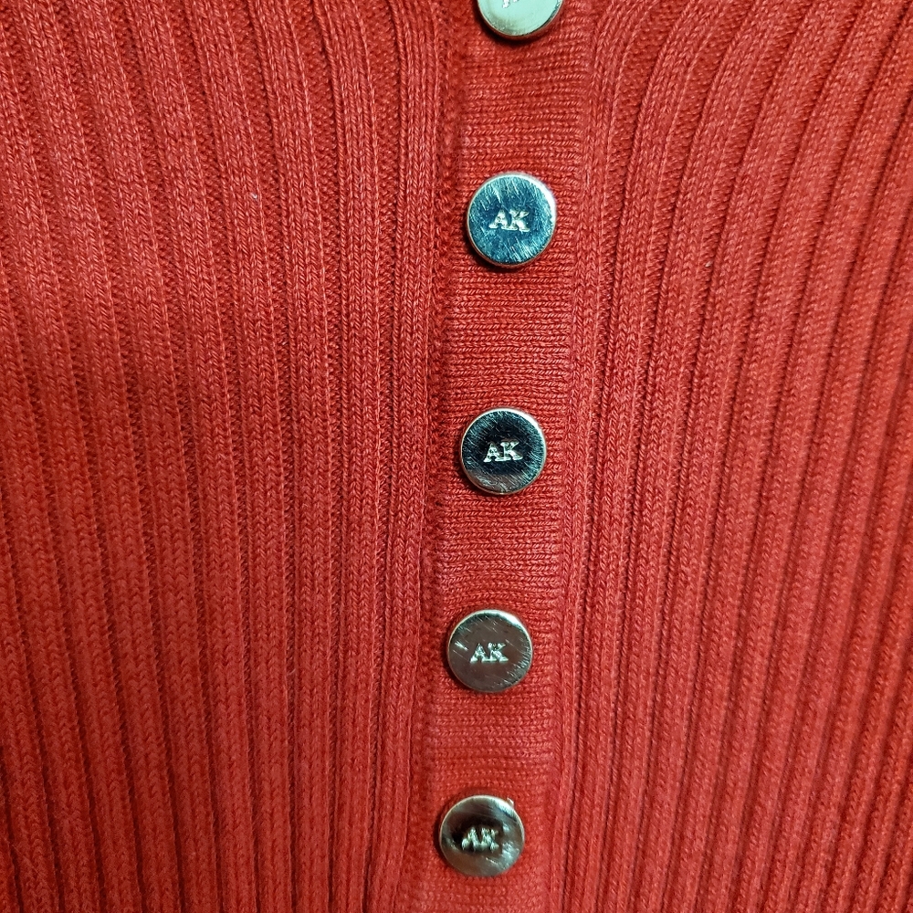 Red pullover top - Picture 2 of 4